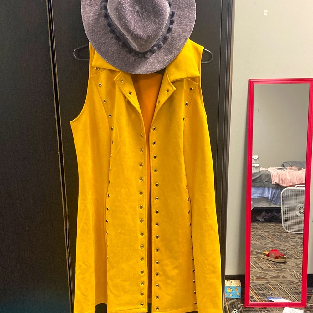 Von Maur | Mustard Suede Duster Vest | Women’s Vest Radzoli | NWOT | Faux Fur |